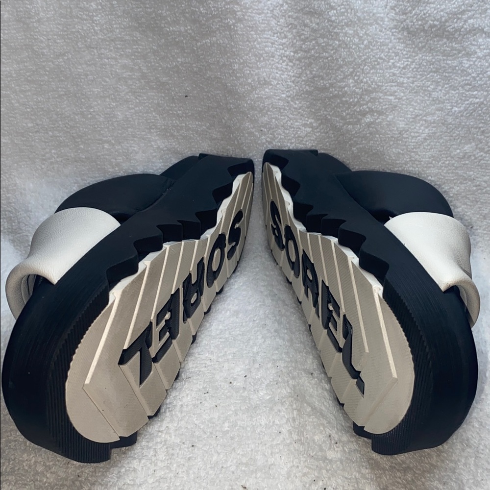 Sorel Two-Tone Black and White Slide Sandals - Picture 5 of 8